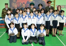 Дружно шагать под задорную песню!