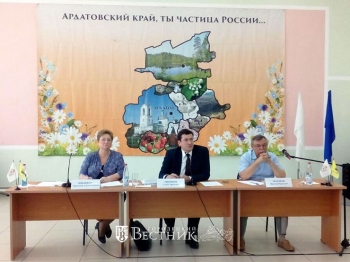 Глеб Никитин поручил отремонтировать дороги и районную больницу в Ардатовском районе