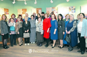 Участники встречи в честь юбилея мастерской. Фото на память