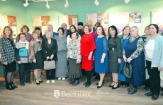 Участники встречи в честь юбилея мастерской. Фото на память