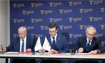 Глеб Никитин подписал дополнительное соглашение с Минспорта РФ, РФС и региональной федерацией футбола