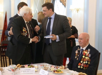 Глеб Никитин вручил медали к Юбилею Победы ветеранам-балахнинцам