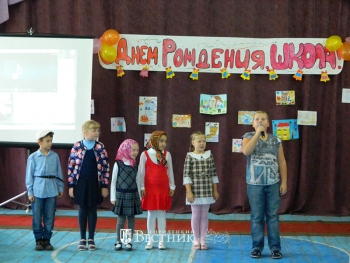 Первоклассники поют частушки