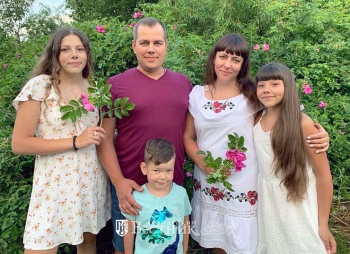 Ребёнок учится тому, что видит у себя в дому