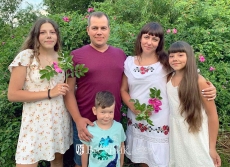 Ребёнок учится тому, что видит у себя в дому