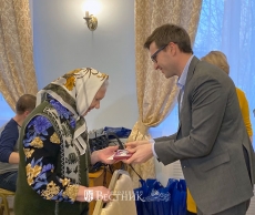 Андрей Харин вручил медали к Юбилею Победы уренским ветеранам