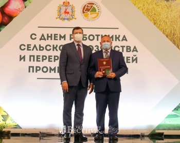 Денежные сертификаты вручили лучшим работникам сельского хозяйства и агропредприятиям региона