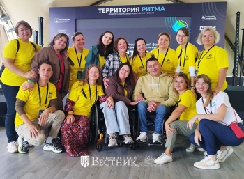 Инициатор форума Роман Пономаренко (в центре) и команда № 2