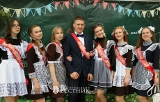 Звенит районный последний звонок