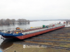 Нефтеналивную баржу спустили на воду в Навашине на &laquo;Окской судоверфи&raquo;