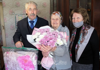 В.А. Баусов и Т.Н. Михайловская с именинницей