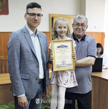 Глава МСУ Городецкого района А.Ю. Мудров, Вера Лбова и председатель Земского собрания Городецкого района  Н.Ф. Поляков