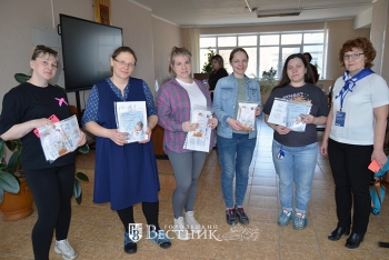 Н.В. Шмагрина (справа) с участницами встречи