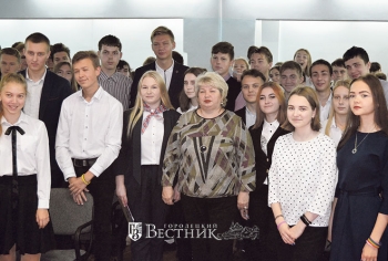 На общешкольном мероприятии &laquo;Классная встреча&raquo; с директором школы  Н.А. Тамаровой 