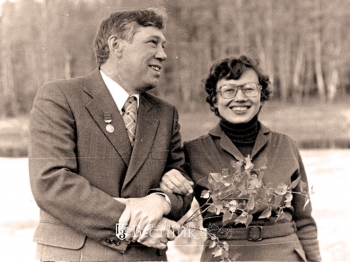 Редактор К.А. Щербаков и ответственный секретарь К.В. Морозова после награждения нагрудным знаком &laquo;Отличник печати&raquo;. 5 мая 1983 года. База отдыха &laquo;Узольская жемчужина&raquo;