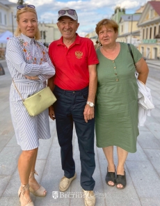 А.Г. Леднев с женой и дочерью Натальей. 2022 год