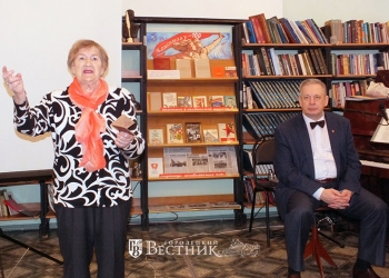 Среди друзей-комсомольцев