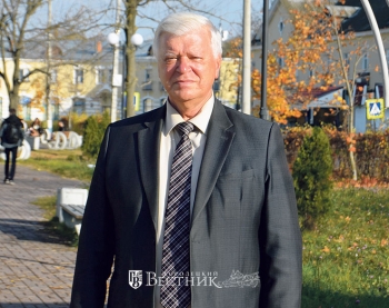 Сцена. Цветы. Аплодисменты