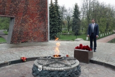 Глеб Никитин возложил цветы к Мемориалу Славы и памятнику газовской «полуторке» на Автозаводе