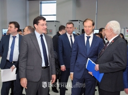 Диверсификация ОПК, бережливые технологии и развитие несырьевого экспорта обсудили Никитин и Мантуров