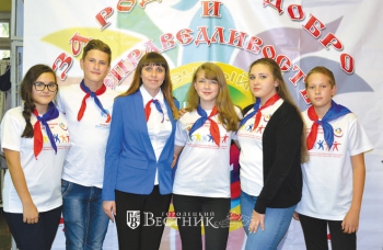 А.Е. Замыслова со своими учениками