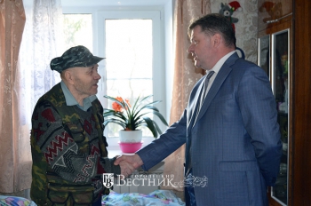 Ветераны принимали поздравления