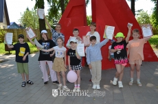  Педагог Т.Г. Кандакова с победителями и призёрами творческих конкурсов