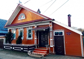 Дом с телевизорами (архитектурная сказка семьи Мольковых)