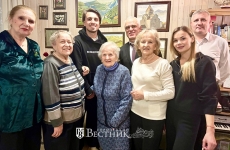 Е.П. Соколова с родственниками и сотрудниками ПАО «РусГидро»