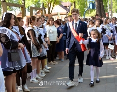 Колокольчик в детских руках