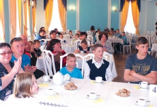 Что может быть семьи дороже...
