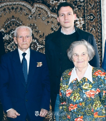 Глава МСУ Городецкого района А.Ю. Мудров и супруги Курицыны