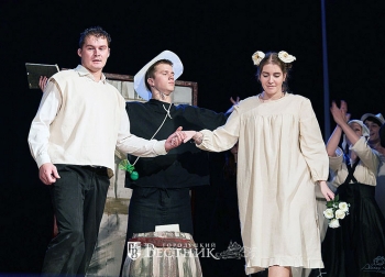 Мы за сценой не постоим