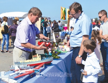 Директор ЦВР «Ровесник» Н.С. Чуреков рассказывает о технике