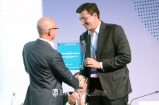 Глеб Никитин получил награду за лучший региональный центр компетенций