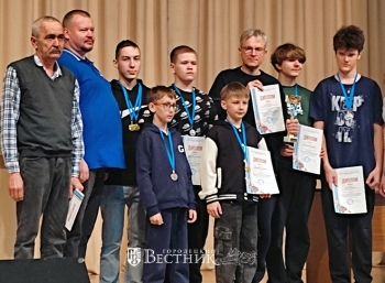 Команда ЦВР «Ровесник» – победитель областного первенства по автомоделированию среди учащихся на Кубок ДОСААФ России «PRO-Авто» в составе Ильи Плетникова, Евгения Недорубова, Сергея Медведева, Максима Носова, Арсения Кудрявцева, Андрея Медведева