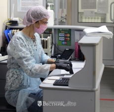 Администратор Е. Титова принимает заявки