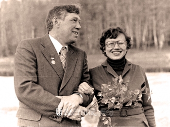 Редактор К.А. Щербаков и ответственный секретарь К.В. Морозова после награждения  нагрудным знаком &laquo;Отличник печати&raquo; . 5 мая 1983 года. &laquo;Узольская жемчужина&raquo;.